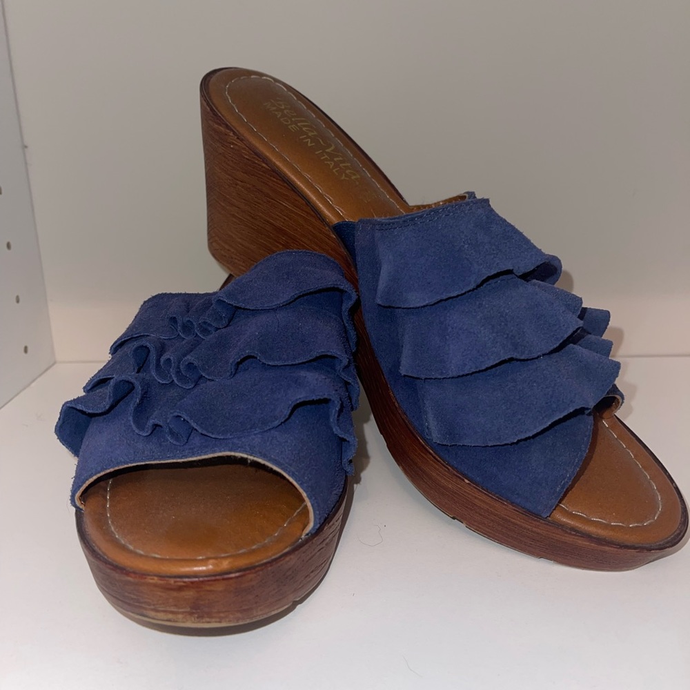 Beautiful Wide Wedge, with navy ruffle detail.